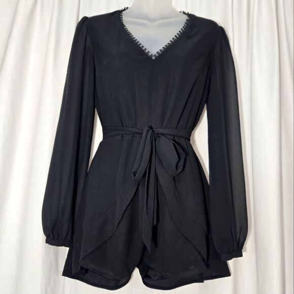 Express long sheer sleeve v-neck romper Black Sz 2 - Picture 4 of 14